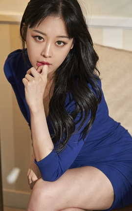 дFantasy Story Haena A waitress with excellent room service